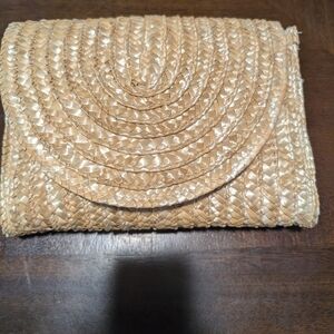 The EWC Raffia Wicker Tan Envelope Clutch‎ Purse is a stylish and vintage